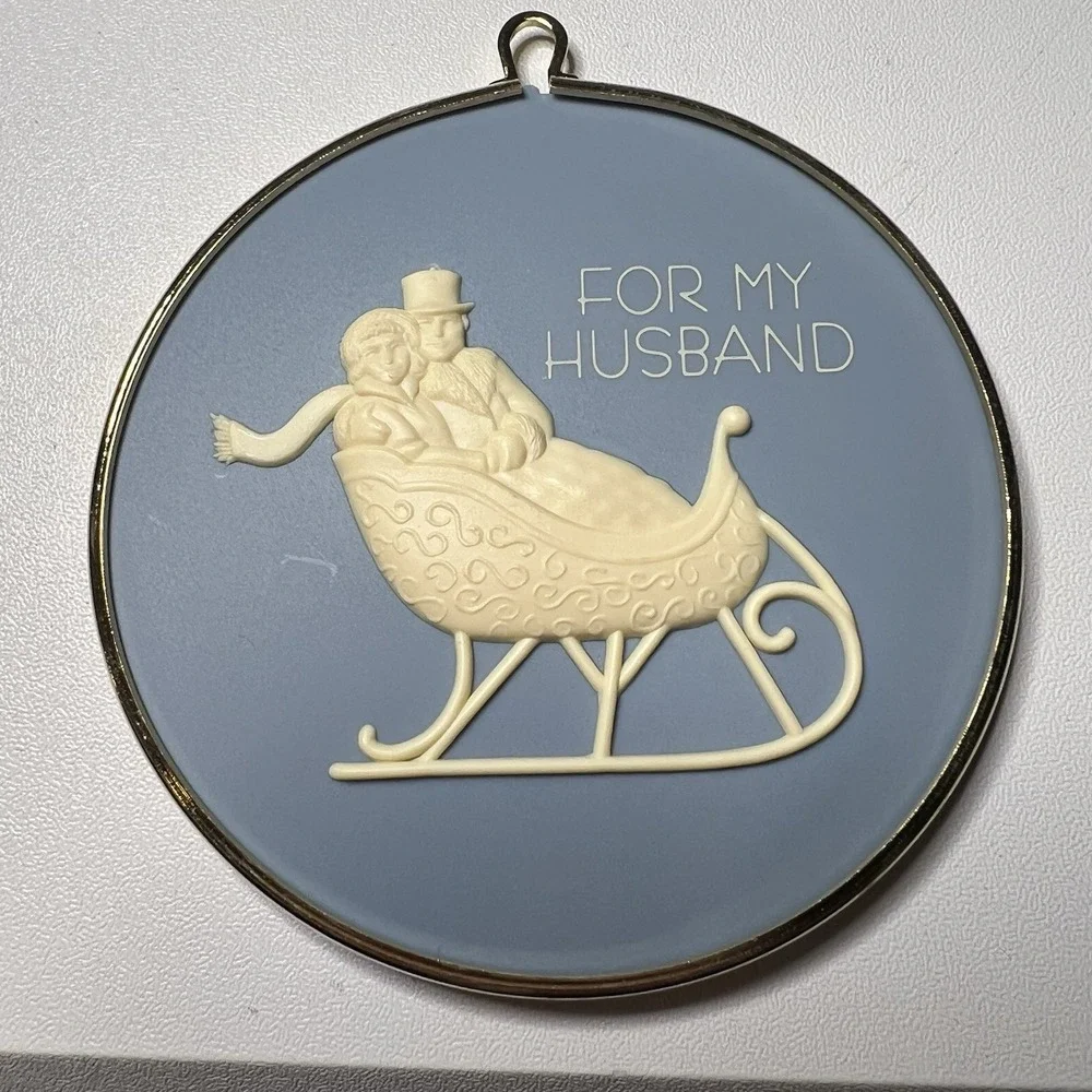 Vtg Hallmark‎ Keepsake Cameo Christmas Ornament
